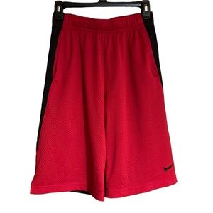Boy’s Nike Basketball Red & Black Lined Shorts w/Pockets. Dri Fit Technology.
